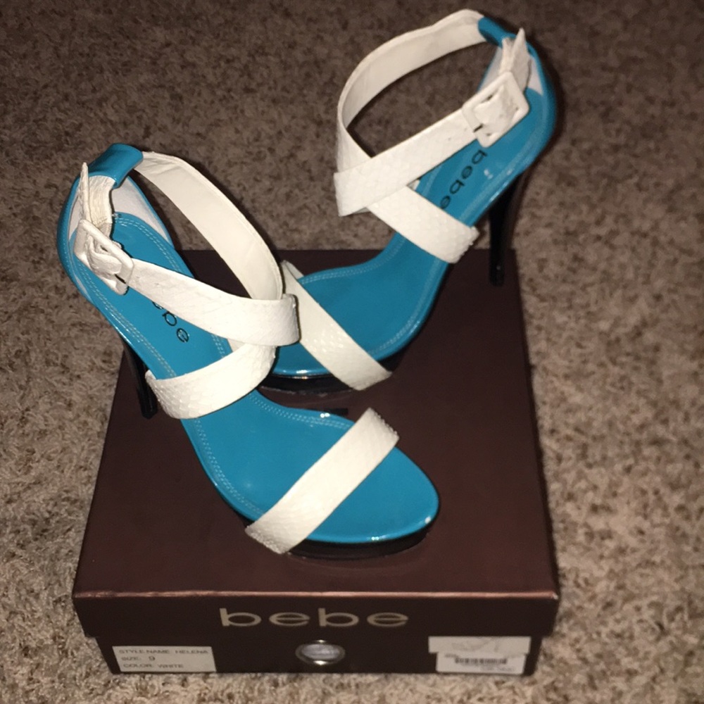 Bebe platform sandal heel. Turquoise/white. Size 9